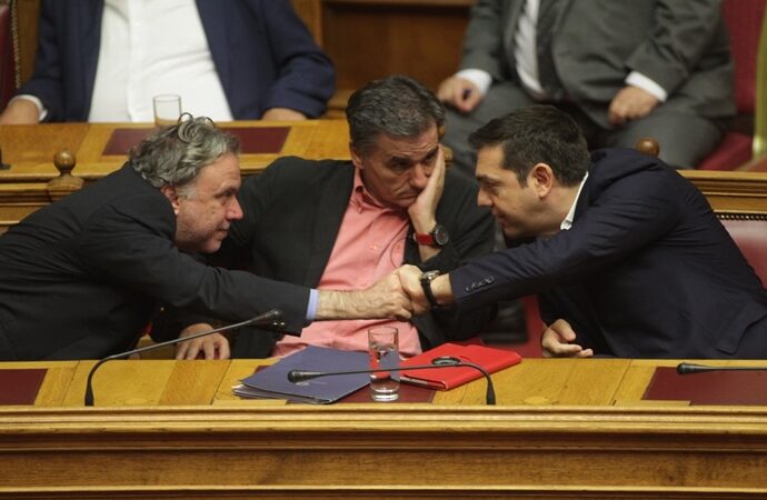 Ακύρωση για ΕΚΑΣ – Μισθολόγια εξετάζει η κυβέρνηση – Αναζητούν ισοδύναμα