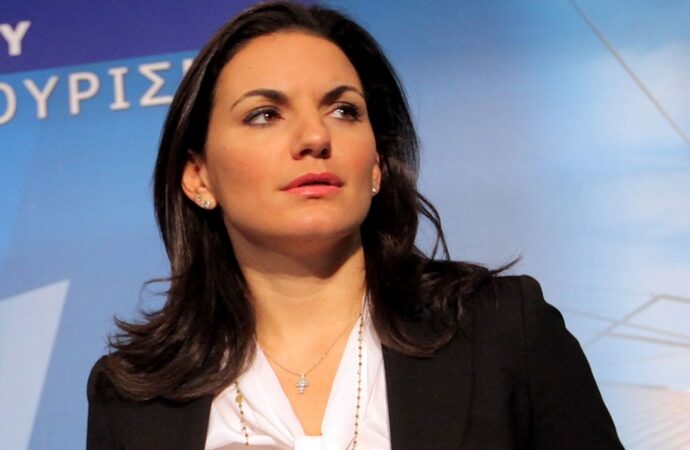 Βαρύ πλήγμα για την οικονομία το κλείσιμο των λιμανιών του Πειραιά και της Θεσσαλονίκης