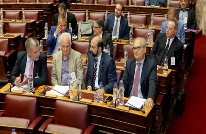 Πυρ ομαδόν κατά της κυβέρνησης από τους κοινωνικούς φορείς για το πολυνομοσχέδιο