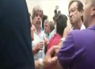 Αγανακτισμένοι πολίτες επιτέθηκαν στον γραμματέα του ΣΥΡΙΖΑ στο Λασίθι