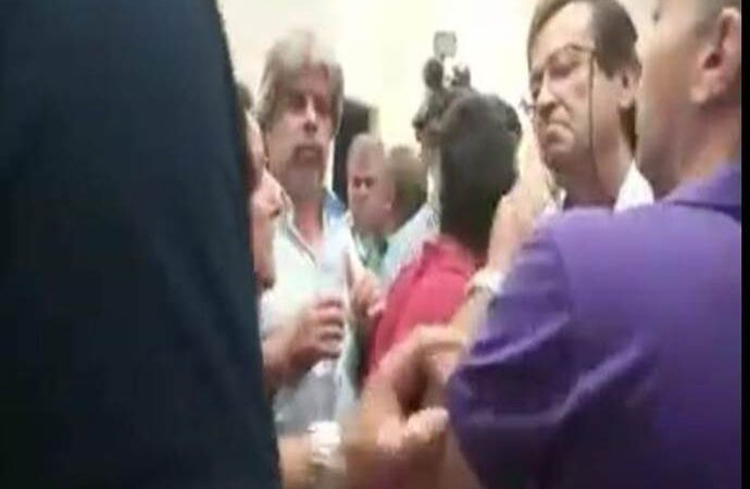 Αγανακτισμένοι πολίτες επιτέθηκαν στον γραμματέα του ΣΥΡΙΖΑ στο Λασίθι