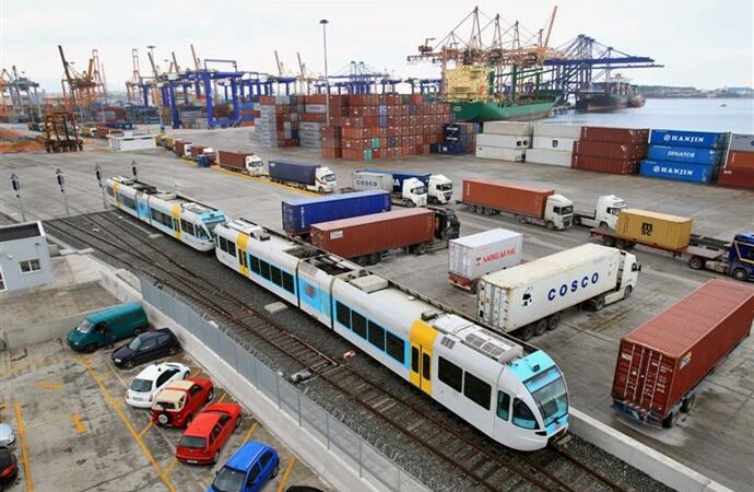Η Cosco επενδύει σε δικό της σιδηροδρομικό δίκτυο – Πλήγμα για την ΤΡΑΙΝΟΣΕ