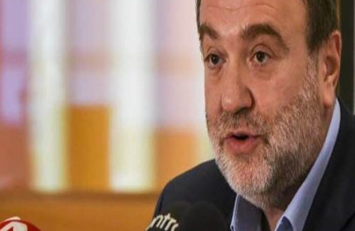 Αλεξιάδης προς φορολογούμενους: «Βιαστείτε. Υποβάλλω παράκληση».