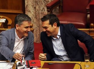Συντεταγμένα ψήφισαν «ναι σε όλα»- Μόνο η Κατριβάνου είπε «όχι» σε υπερταμείο και κόφτη.