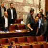 Άγριος καυγάς στη Βουλή με Χρυσαυγίτες και διακοπή της συνεδρίασης