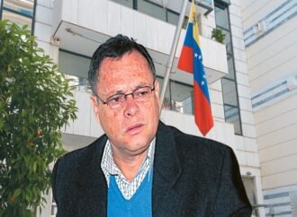Σε ροζ σκάνδαλο μπλεγμένος ο πρέσβης της Βενεζουέλας. Πολιτικές διαστάσεις στο θέμα