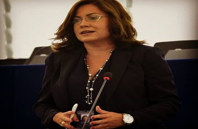 Σπυράκη στο db8.gr: Δεν ψηφίζουμε μέτρα που αφαιρούν και το τελευταίο ευρώ από τις τσέπες των συμπολιτών μας