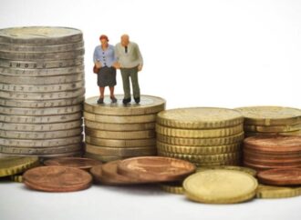Διπλός κόφτης στις επικουρικές – Σοκ για 200.000 συνταξιούχους – Μειώσεις έως 50%