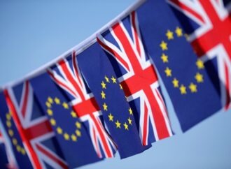 Προβάδισμα Bremain κάτω από την σκιά του  Brexit και της δολοφονίας της Κοξ