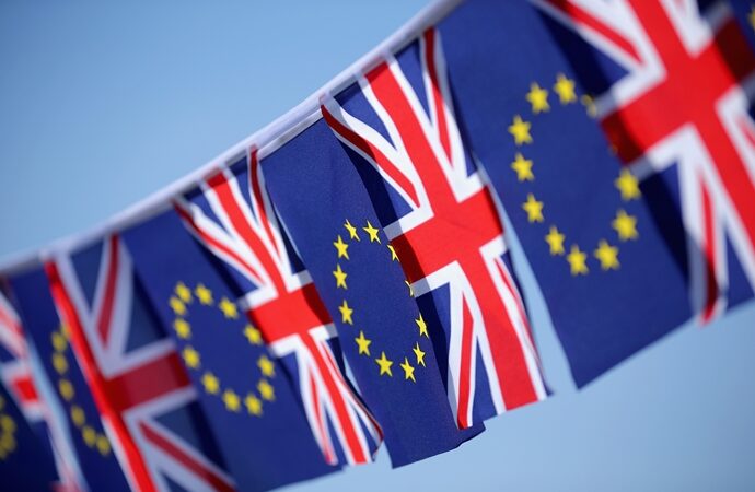 Προβάδισμα Bremain κάτω από την σκιά του Brexit και της δολοφονίας της Κοξ