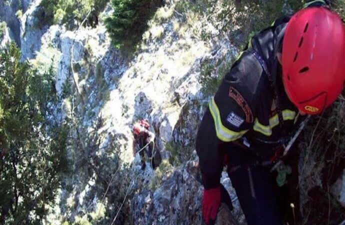 Tραγωδία στον Βουραϊκό – Βρέθηκε νεκρός ο 9χρονος που είχε πέσει στο φαράγγι