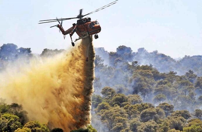 Σε δύο μέτωπα η φωτιά στα Δερβενοχώρια – Δεν απειλούνται κατοικημένες περιοχές