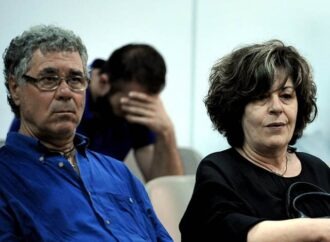 Στη Βουλή οι γονείς Φύσσα μετά από παρέμβαση του Αλέξη Τσίπρα