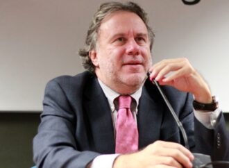 Κατρούγκαλος: “Η αναθεώρηση του Συντάγματος δεν μπορεί να τεθεί σε δημοψήφισμα” – Δεν τίθεται θέμα κατάργησης 13ου – 14ου μισθού