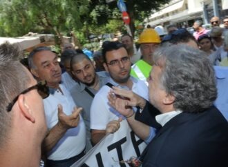 Τα άκουσε ο Κατρούγκαλος στο Ηράκλειο – Τον υποδέχτηκαν με  συνθήματα και αποδοκιμασίες – ΒΙΝΤΕΟ