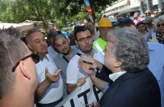 Τα άκουσε ο Κατρούγκαλος στο Ηράκλειο – Τον υποδέχτηκαν με  συνθήματα και αποδοκιμασίες – ΒΙΝΤΕΟ