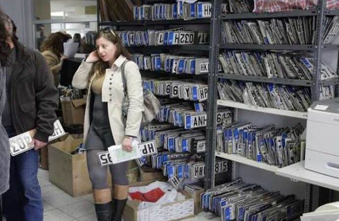 Αλλάζει η διαδικασία κατάθεσης πινακίδων για την ακινησία ΙΧ