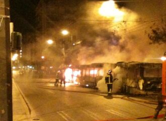 Επεισόδια στο Πολυτεχνείο – Πυρπόλησαν λεωφορείο