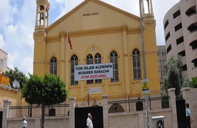 Στρατηγική επιλογή οι προκλήσεις για την Τουρκία – Σήκωσαν πανό για το ραμαζάνι σε Εκκλησία