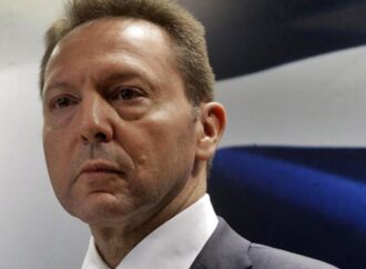 Ο Στουρνάρας ζητεί άλλο μείγμα πολιτικής και επανεξέταση των όρων του μνημονίου