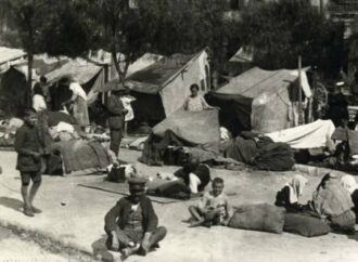 ΔΕΙΤΕ: 1922 – Έλληνες πρόσφυγες στον Πειραιά