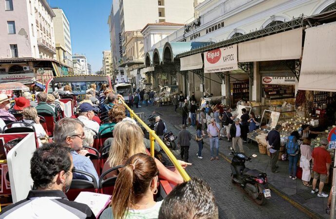 Στόχος για φέτος τα 30.000.000 τουρίστες. Άνοδο κατά 9% περιμένει για το 2017 ο ΣΕΤΕ.
