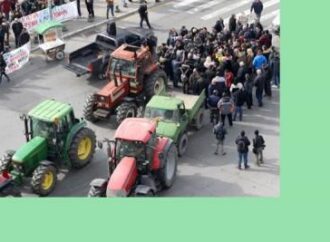 Αρχίζουν να γίνονται ασφυκτικά τα μπλόκα των αγροτών σε πολλές περιοχές της χώρας.