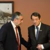 Στη σκληρή γραμμή Ερντογάν, ο τουρκοκύπριος ηγέτης Ακιντζί τορπιλίζει τις συνομιλίες για λύση στο Κυπριακό.