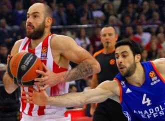 Euroleague: Η Εφές κέρδισε με 73-71 τον Ολυμπιακό και ισοφάρισε σε 1-1