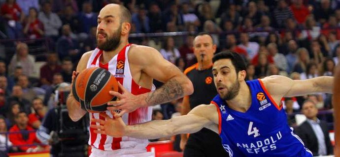 Euroleague: Η Εφές κέρδισε με 73-71 τον Ολυμπιακό και ισοφάρισε σε 1-1