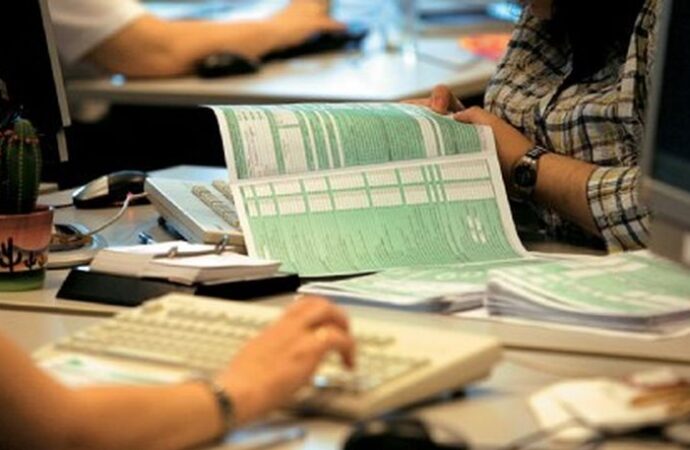 3.000 ευρώ λιγότερο το Αφορολόγητο για όλους τους Έλληνες.Από τα 8.636 στα 5.636 ευρώ!