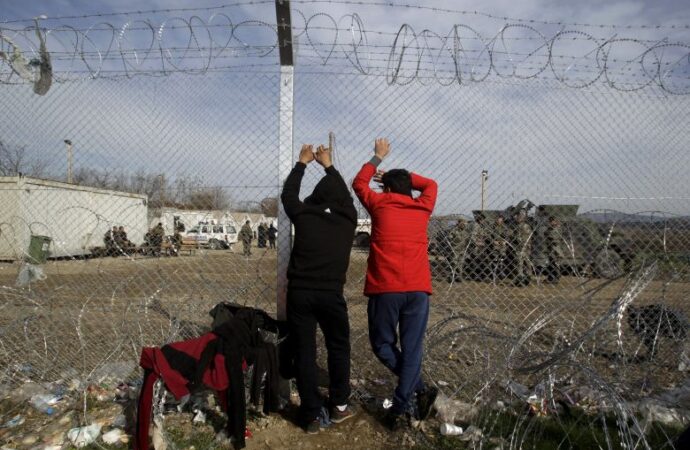 ΜΚΟ αλλά και υπουργός Μουζάλας σε καταγγελίες στην Ευρωβουλή για κακοδιαχείρηση κοινοτικών πόρων προς πρόσφυγες και μετανάστες