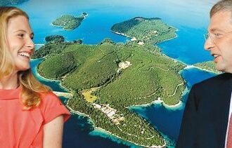 Μεγάλη  νέα  κατοικία  και ξενώνες  στον Σκορπιό  θέλουν να  χτίσουν οι Ριμπολόβλεφ, παρά την απαγόρευση της νομοθεσίας.