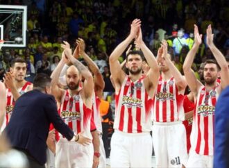 EUROLEAGUE FINAL 4: ΠΑΛΕΨΑΝ ΑΛΛΑ ΥΠΟΚΛΙΘΗΚΑΝ ΣΤΗΝ ΑΝΩΤΕΡΟΤΗΤΑ ΤΗΣ ΦΕΝΕΡ ΟΙ ”ΕΡΥΘΡΟΛΕΥΚΟΙ”