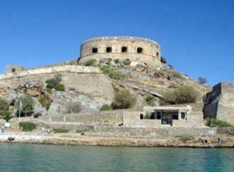 Η Σπιναλόγκα, η αποικία των λεπρών, έγινε το δεύτερο πιο διάσημο μνημείο της χώρας, μετά την Ακρόπολη.