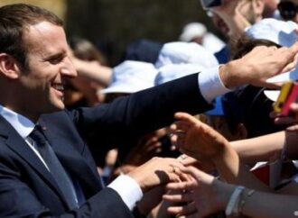 Μίζερη κριτική περί αποχής στη νέα μεγαλειώδη νίκη του Εμ. Μακρόν.