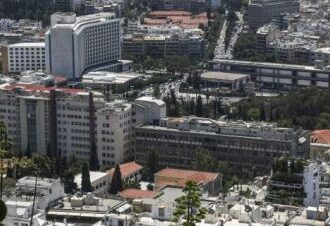 Ευτελίζεται η ακίνητη ιδιοκτησία σε σπίτια, καταστήματα, διαμερίσματα.