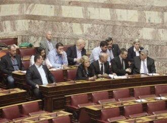 Αυστηρές ποινές στον θρασύ και υπόδικο Ηλία Κασιδιάρη για την επίθεση κατά Δένδια.