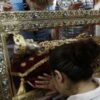 Μοναδικό φαινόμενο οι ουρές χιλιάδων πιστών για το σκήνωμα της Αγίας Ελένης. Τελευταία ημέρα αύριο Πέμπτη.