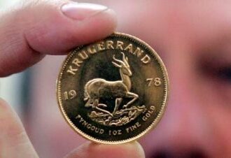 Το πιο ακριβό χρυσό νόμισμα του κόσμου κερδίζει έδαφος. Όλο και περισσότερες αγορές  με «Κρούγκεραντ», που αντικαθιστά τις συναλλαγές με χρυσές λίρες.