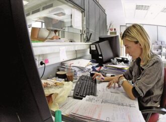 Πότε κινδυνεύουν με κατασχέσεις κοινοί λογαριασμοί φορολογουμένων