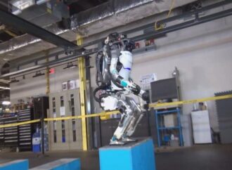 «Ακροβατικά» από το ρομπότ Atlas της Boston Dynamics
