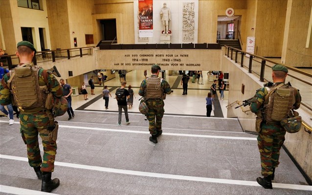 Η ωραία κοιμωμένη και ο νάνος