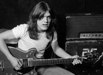Πέθανε ο Malcolm Young, συνιδρυτής και κιθαρίστας των AC/DC