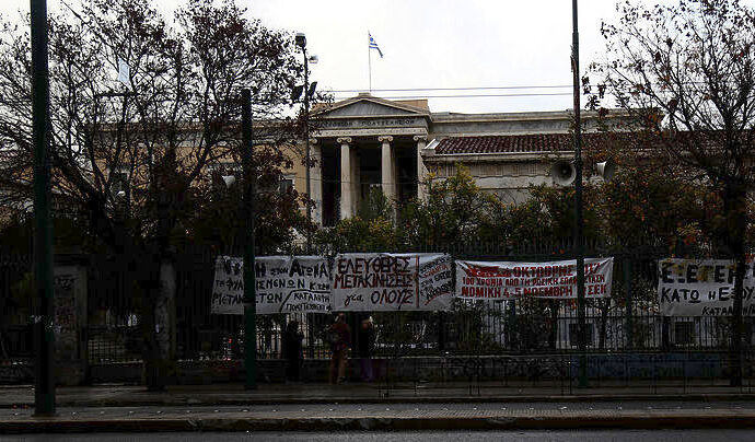 Υπό κατάληψη παραμένει το Πολυτεχνείο