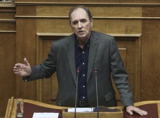 Στ. Σταθάκης: Δεν κινδυνεύει με κατάρρευση η ΔΕΗ