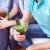 Οι γονείς μαθαίνουν στα παιδιά τους το αλκοόλ πολύ νωρίς