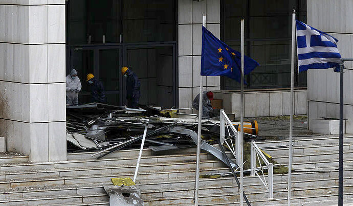 Στο μικροσκόπιο της Αντιτρομοκρατικής τα ευρήματα από την έκρηξη στο Εφετείο