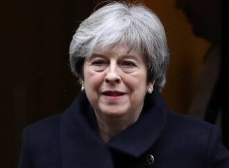 Telegraph: Η Μέι διέταξε βρετανικά υποβρύχια να κινηθούν προς τη Συρία!