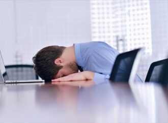 Όχι μόνο η απόλυση αλλά και η προαγωγή δημιουργεί προβλήματα υγείας στον εργαζόμενο